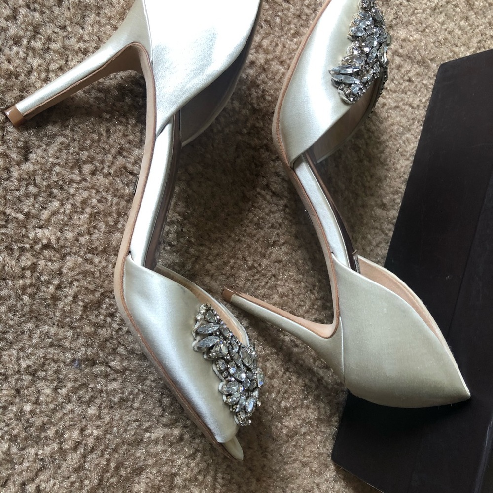 Badgley Mischka Ivory Candace Peep Toe Pump 8 - Picture 3 of 6